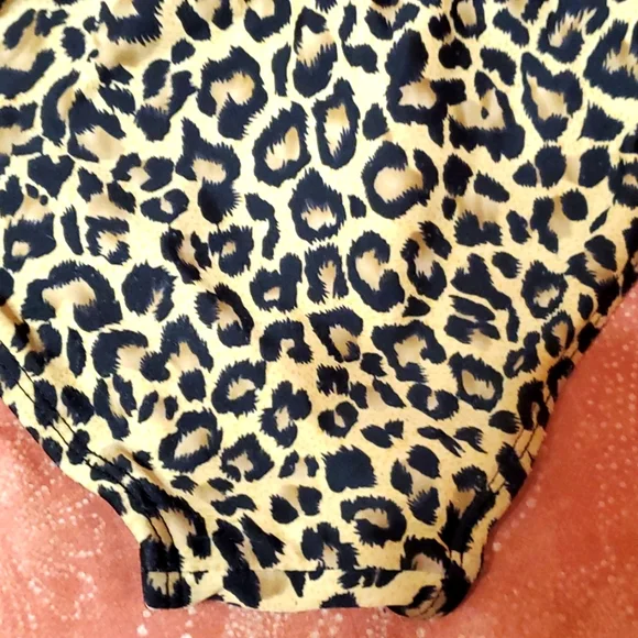 EUC Girl's 10 Marina West Leopard with Pink Ruffle & Ties Triangle 2 pc Bikini - Picture 3 of 5